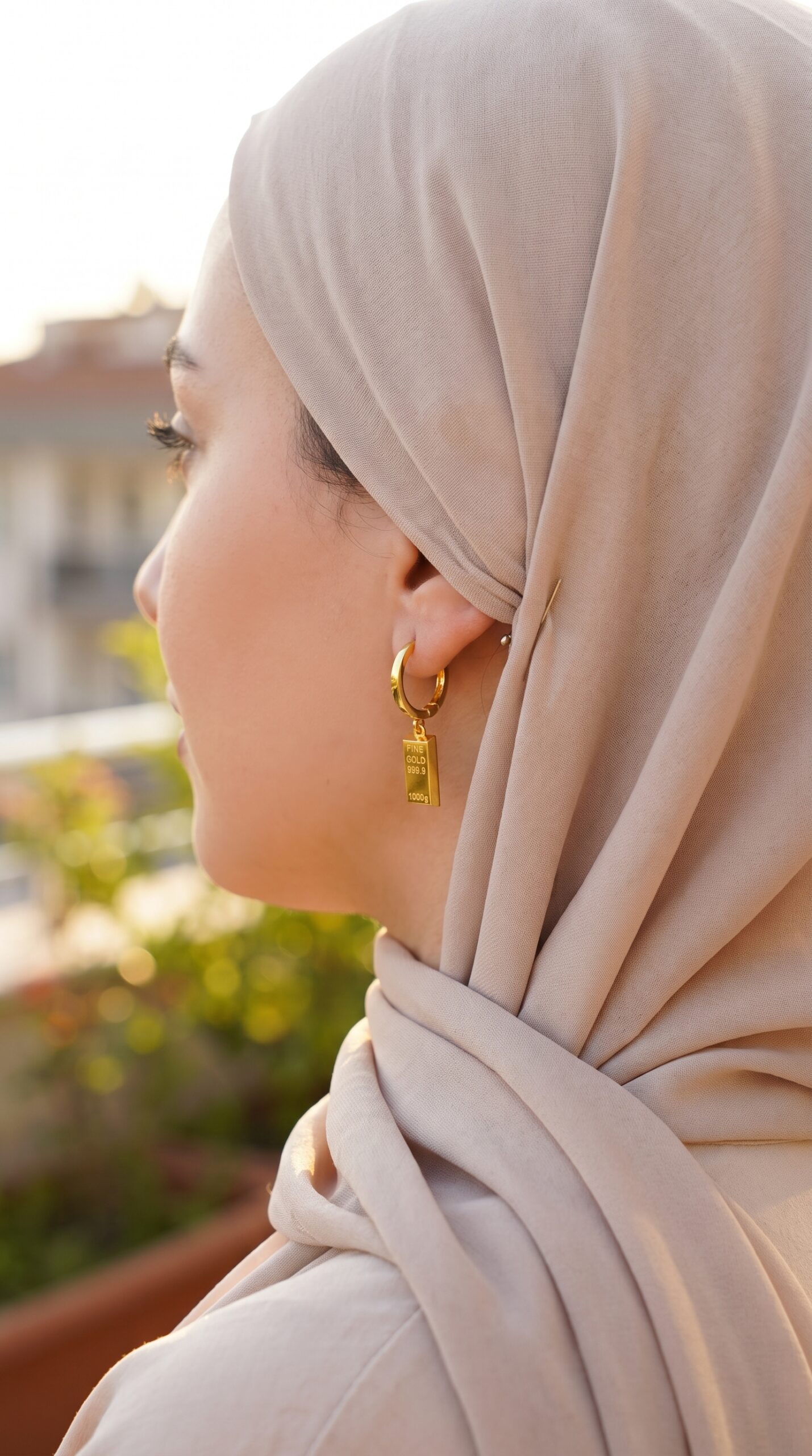 Use_the_earrings_from_the_202606281554